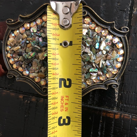 Beautiful leather belt with crushed shell buckle - Picture 8 of 12